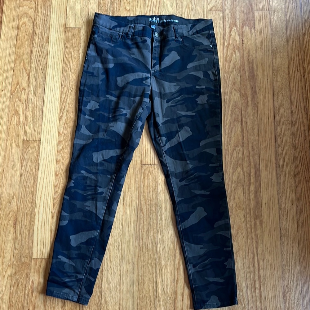 Camo skinny pants